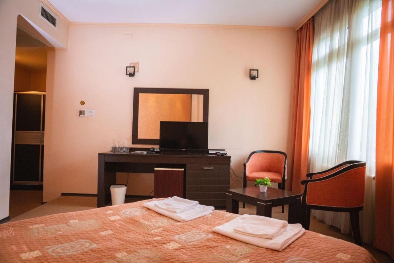 Hotel Ezeroto Stara Zagora Exterior foto